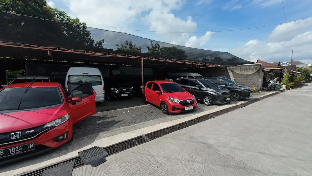 Armada rental mobil jogjatransport yang bersih dan terawat